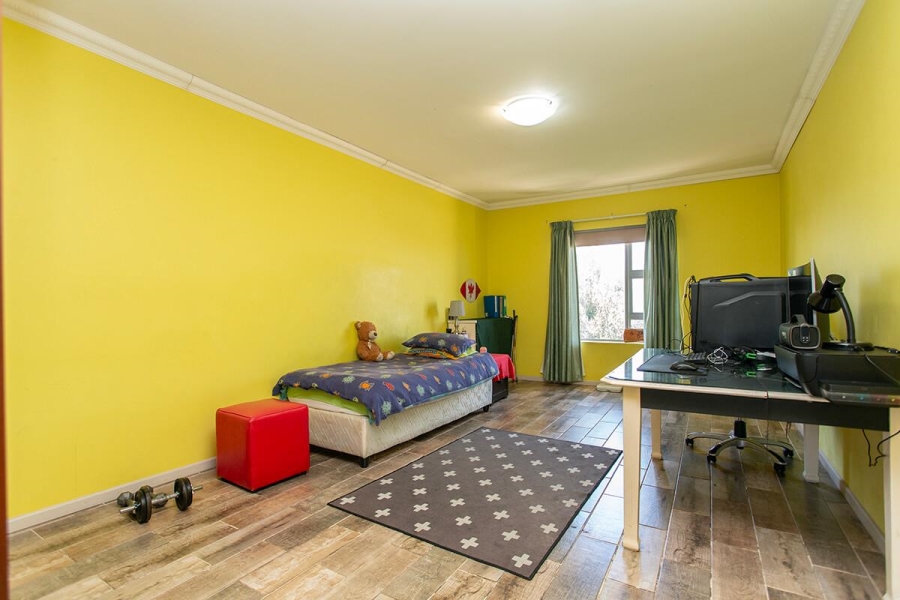 6 Bedroom Property for Sale in Vredekloof Heights Western Cape